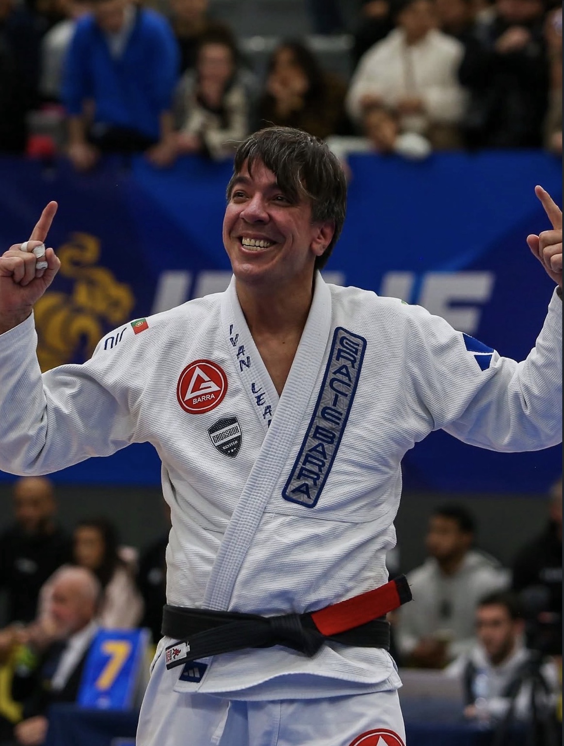 Ivan Leal celebrando vitória em campeonato